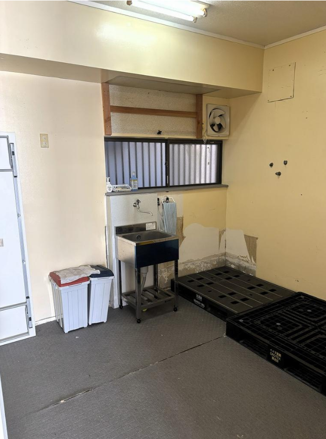 枚方市養父元町1-36 牧野貸倉庫