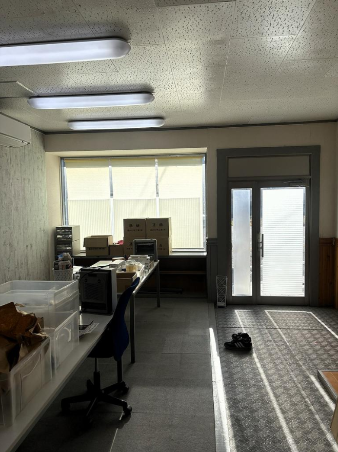 枚方市養父元町1-36 牧野貸倉庫